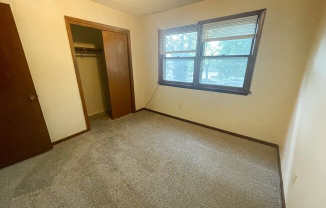 2 beds, 1 bath, $750, Unit 520 Osage Unit 12