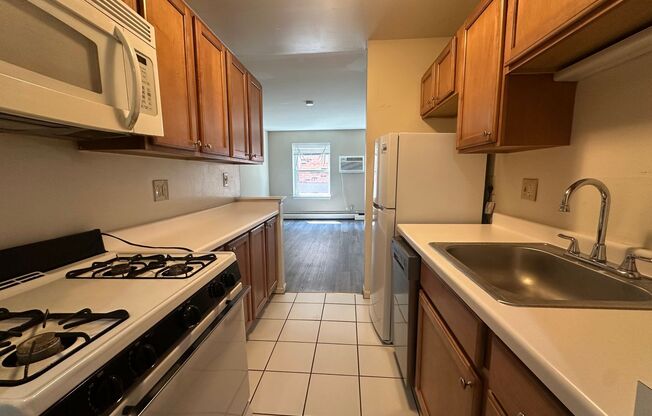 1 bed, 1 bath, $1,195, Unit 104