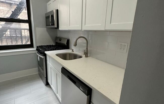 1 bed, 1 bath, $1,950, Unit A41