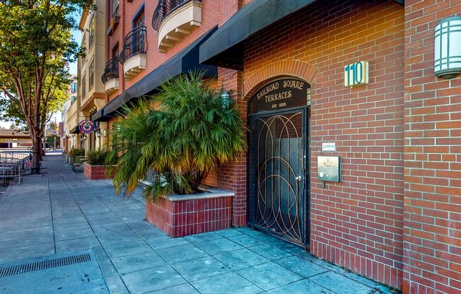 1 bed, 1.5 baths, $1,995, Unit #19