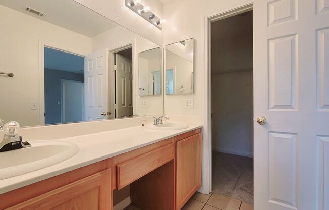 3 beds, 2.5 baths, $1,700