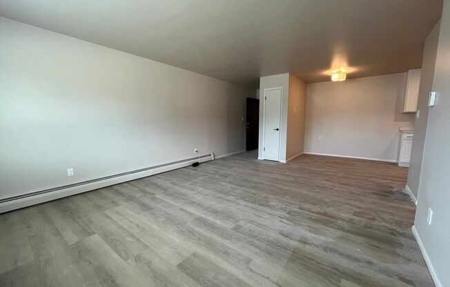 3 beds, 2 baths, $1,695, Unit 124