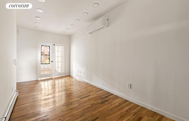 290 5 AVE