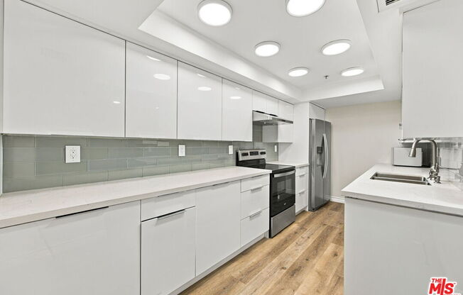 1 bed, 1.5 baths, 1,139 sqft, $3,600, Unit 407