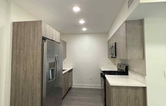 2022 W Sunset Boulevard