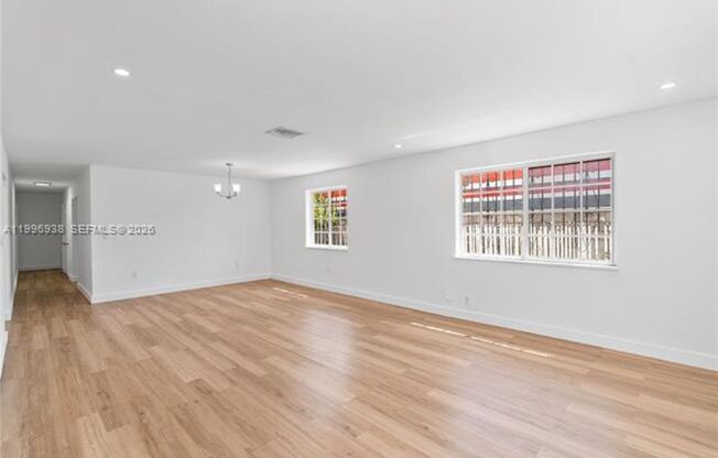 361 E 39th St # 1 (A11996938)