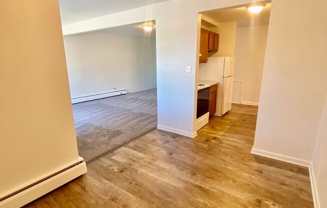 2 beds, 1 bath, 1,000 sqft, $1,295, Unit 301