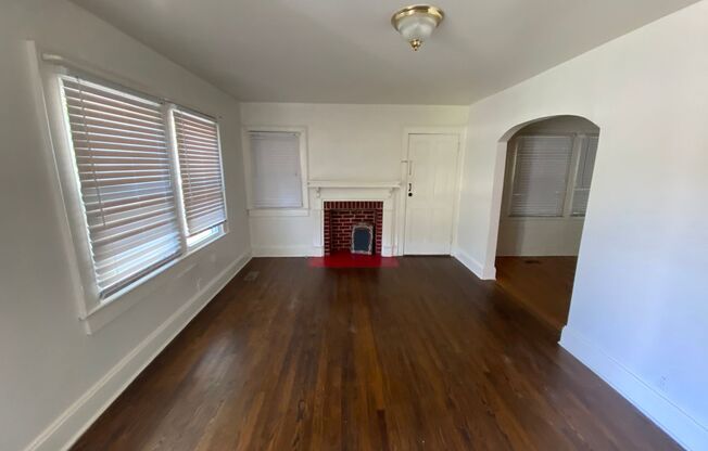 2 beds, 1 bath, $995