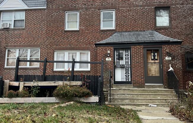 Stunning 3-Bedroom Townhome in Overbrook Park with Finished Basement! Available NOW!