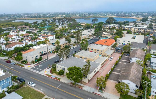 2 beds, 2 baths, 987 sqft, $2,995, Unit 27-10