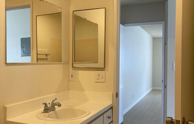 1 bed, 1 bath, 700 sqft, $1,695