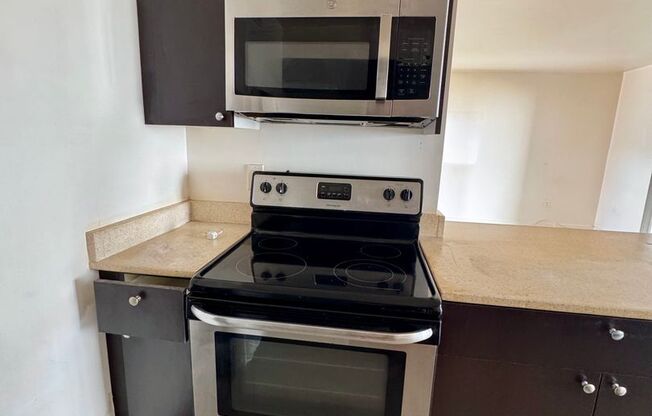 1 bed, 1 bath, 713 sqft, $1,395, Unit 165