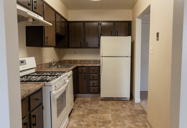 2 beds, 1.5 baths, 1,008 sqft, $1,600, Unit Unit 112