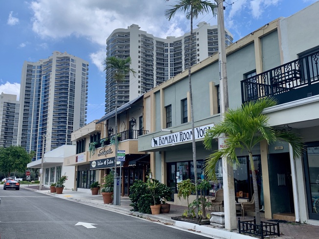 33rd St Shopping in Fort Lauderdale Beach