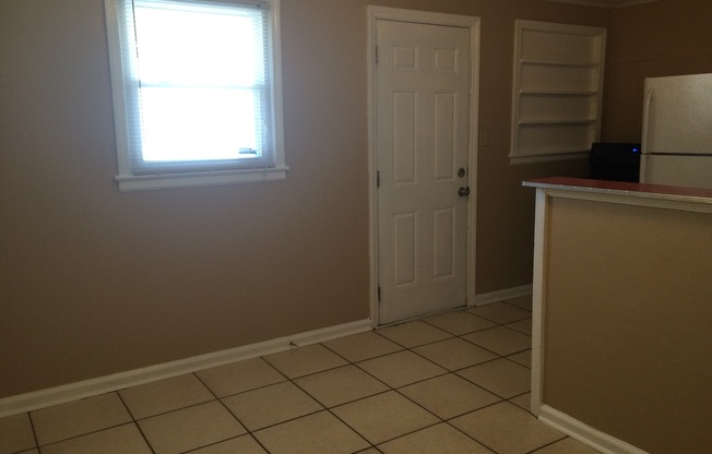 2 beds, 1 bath, $850