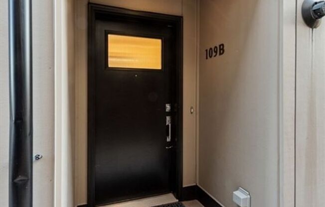 2Bd/1.75Ba Seattle Townhouse