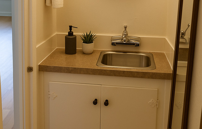 Studio, 1 bath, 250 sqft, $1,050, Unit 308A