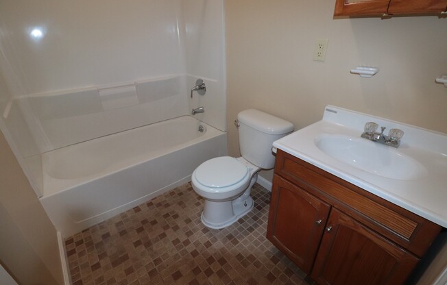 2 beds, 1 bath, $1,430, Unit 2W