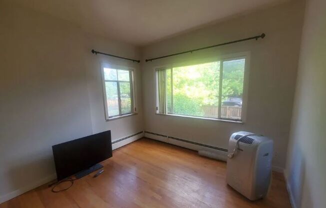 1 bed, 1 bath, 750 sqft, $1,400, Unit 2121 East 14th Ave #3