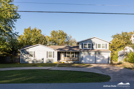 Pre-leasing: Modern Style Home w/ Pool  Minutes from Campus and Downtown Fayetteville off Wedington