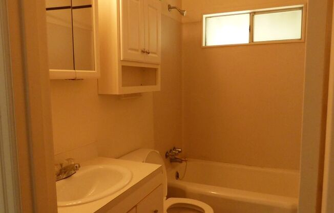 2 beds, 1 bath, $1,795