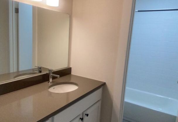 2 beds, 1 bath, 900 sqft, $1,499, Unit ELP2202-234