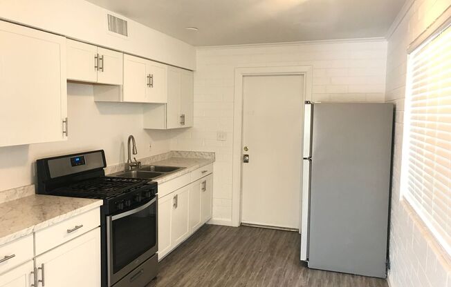 2 beds, 1 bath, $1,215