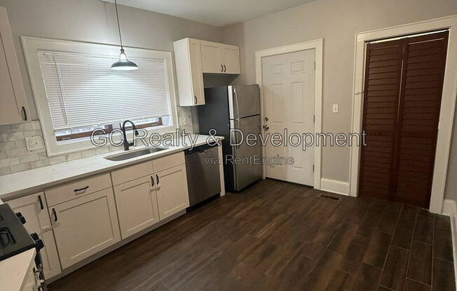 2326 W 25 ST