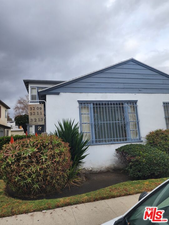 3209 W VERNON AVE