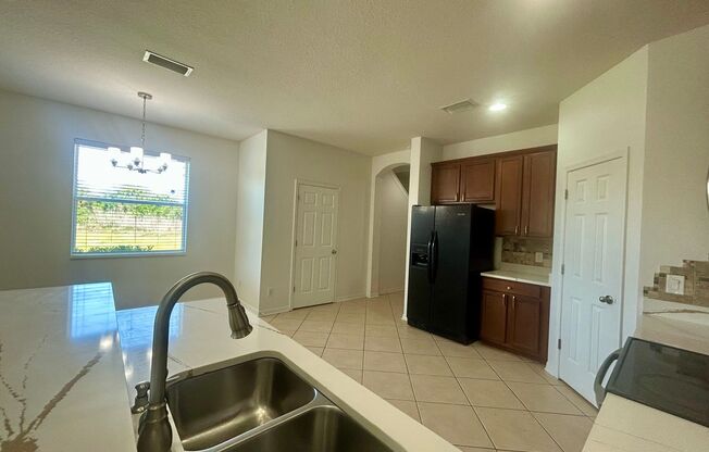 Beautiful Riverview Rental – Water, Sewer & Trash Included