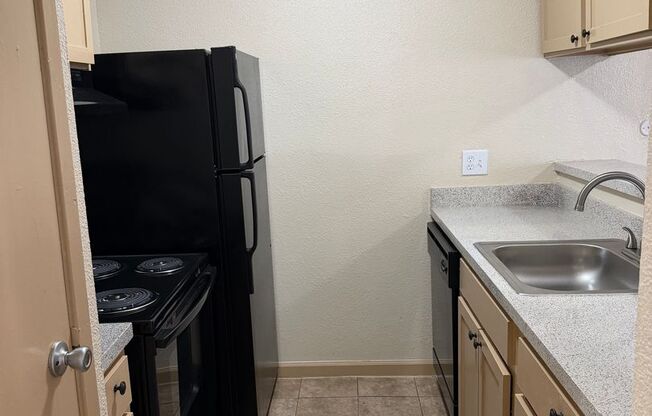 2 beds, 1 bath, 812 sqft, $1,085, Unit 1611
