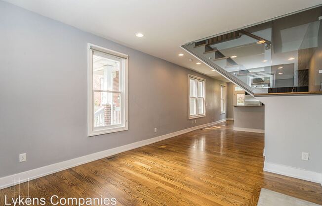 160-162 E 3rd Ave