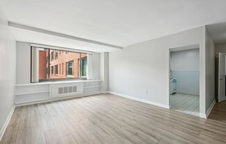 Spacious & Bright Studio at River Place