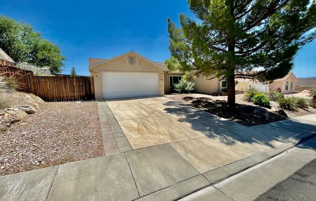 Adorable 3-BR Home in Red Cliffs Area