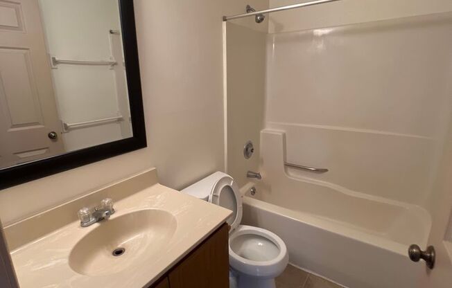 Studio, 1 bath, 334 sqft, $985, Unit #2