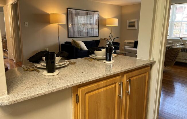 2 beds, 1 bath, 897 sqft, $2,335, Unit B-08