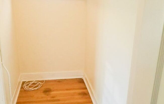 Studio, 1 bath, 365 sqft, $1,195, Unit 204