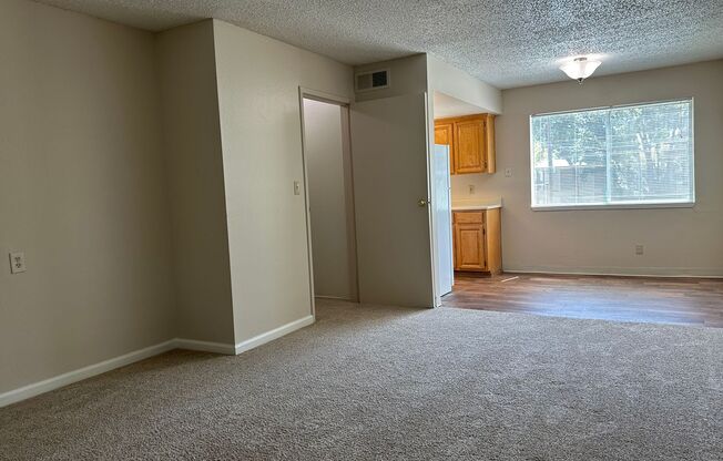 2 beds, 1 bath, 950 sqft, $2,225, Unit 07