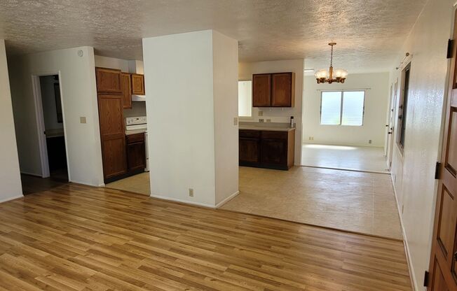 Recently Renovated 3bd, 2bath, SF, 2 pkg, w/large Lanai 1880sqft. $4000