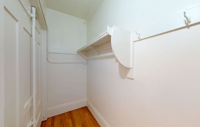 Studio, 1 bath, 373 sqft, $1,600, Unit 323