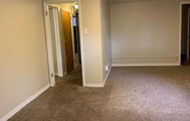 2 beds, 1 bath, $1,800, Unit 686