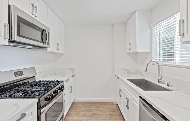 2 beds, 2 baths, 1,100 sqft, $2,799, Unit 401 R