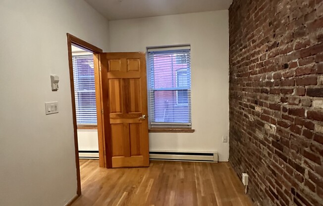 1 bed, 1 bath, $2,700, Unit 1R