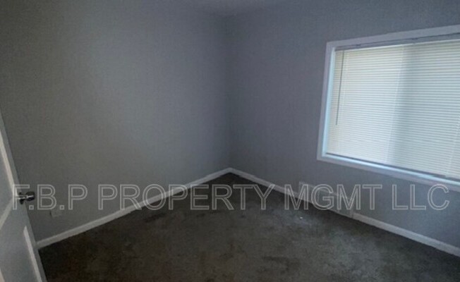 3 beds, 1 bath, 873 sqft, $1,300