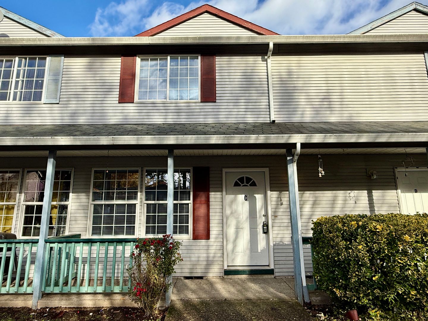 Newly Renovated Townhome in Powellhurst-Gilbert Neighborhood~  New Flooring and Other Finishes!