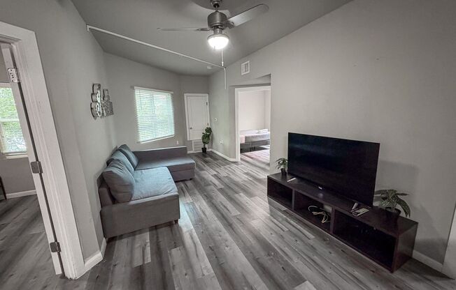 4 beds, 2 baths, $2,200, Unit 4/2