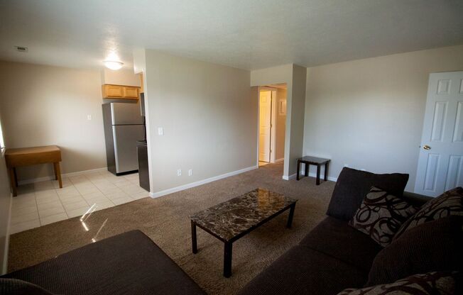 2 beds, 1 bath, $899, Unit 6