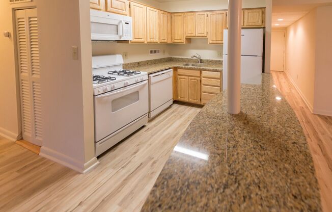 3 beds, 2 baths, 1,300 sqft, $1,795, Unit 2709-T1