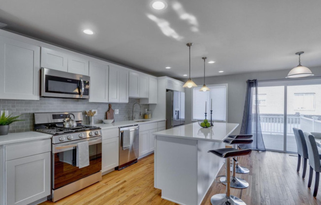 2 Bedroom House Available With 2 car parking Northern Liberties