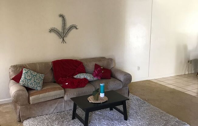 2 beds, 1 bath, 900 sqft, $2,300, Unit 4